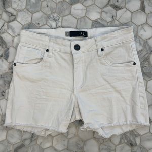 Excellent condition gidget fray short. Kut from the kloth